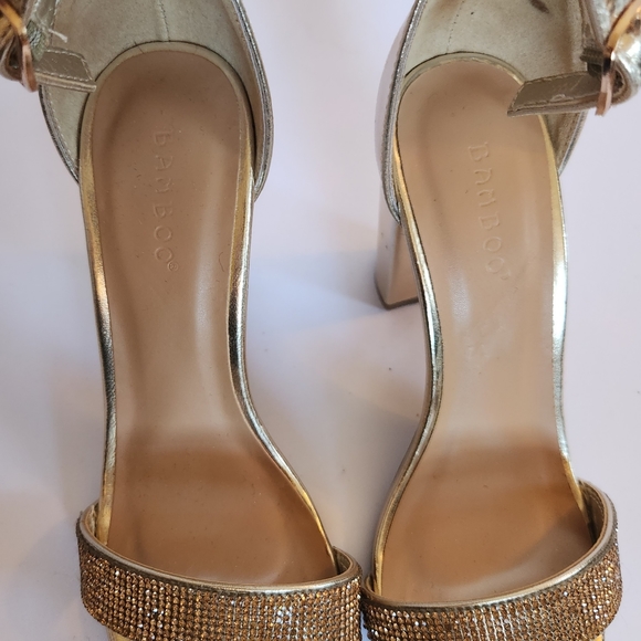 Bamboo Frenzy Gold Strappy Block 4in Heel womens size 8 - Picture 14 of 15